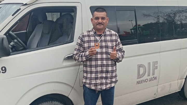 Contrata DIF de Nuevo León a chofer viral que fue despedido por Ruta 38