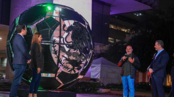 Construyen en Monterrey escultura hecha con cableado en desuso