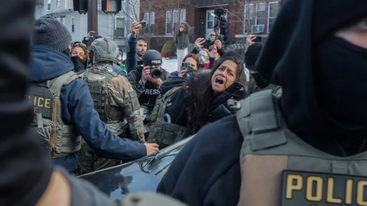 ICE permitirá a agentes entrar por la fuerza a viviendas de migrantes en EU