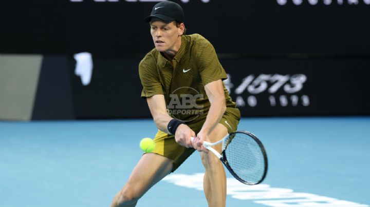 Jannik Sinner avanza a tercera ronda en Abierto de Australia y suma 14 victorias seguidas
