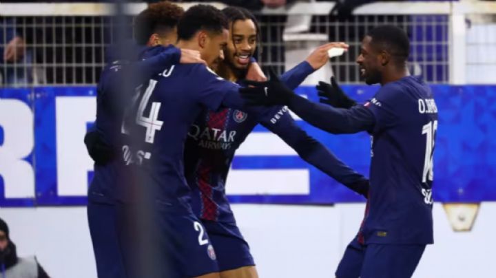 PSG vence al Auxerre con gol de Barcola y duerme como líder de la Ligue 1
