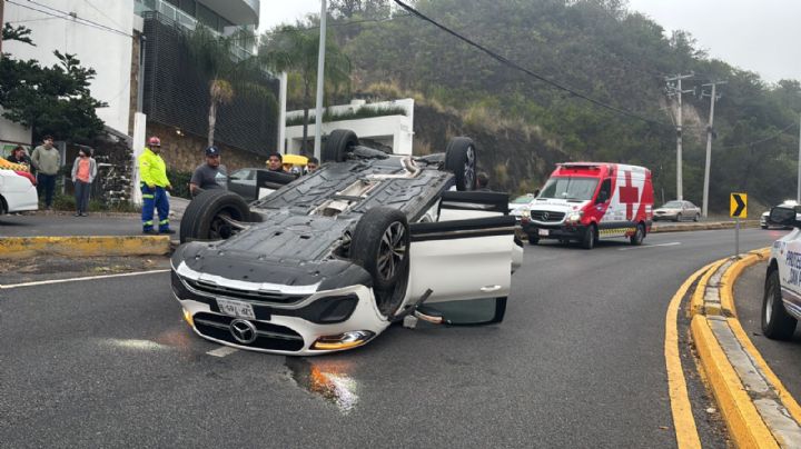 Camioneta vuelca en San Pedro; conductora resulta ilesa