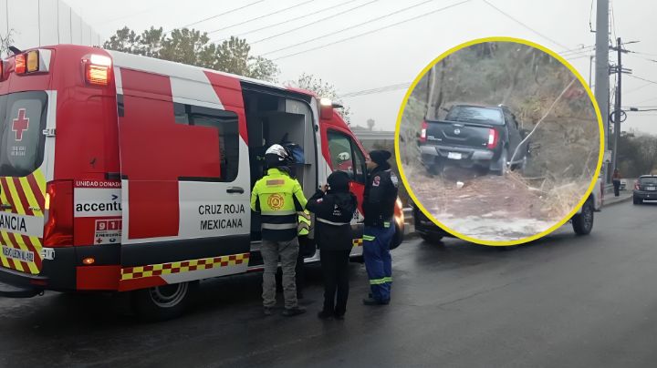 Camioneta sale del camino y cae al río Santa Catarina; moviliza a cuerpos de rescate