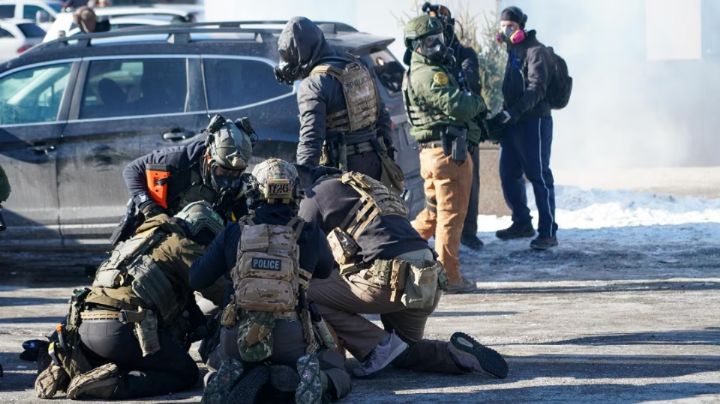 Suspenden a agentes tras las muertes en tiroteos en Mineápolis