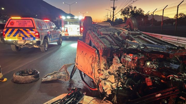 Vuelca camioneta en San Pedro, conductor sufre golpes leves