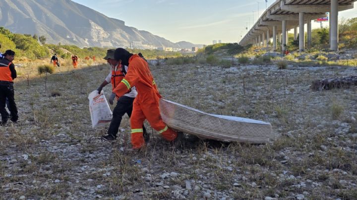 Limpieza en el río Santa Catarina retira más de 61 toneladas de basura