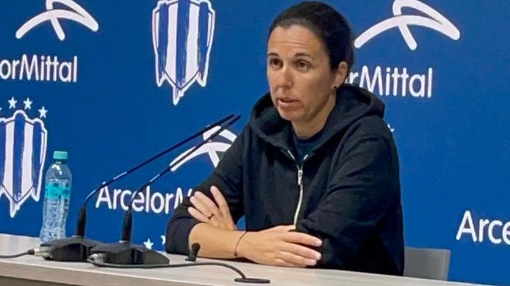 Amandine Miquel reconoce que modificar el sistema de juego pasado en Rayadas no será inmediato