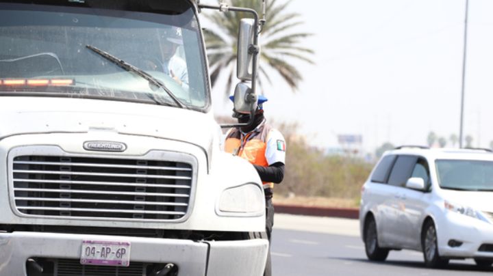 Transportistas denuncian extorsiones por tránsitos de estos 3 municipios de NL