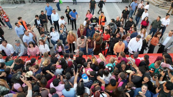 Celebran Samuel García y Mariana Rodríguez Día de Reyes con Macro Rosca