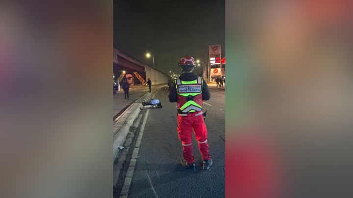 Muere hombre al chocar su motocicleta contra carro en Monterrey