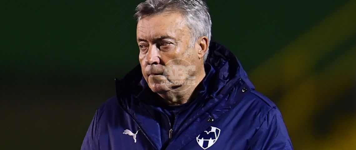 Torrent reconoce que Rayados está lejos de su nivel: 'Me estoy adaptando al plantel'