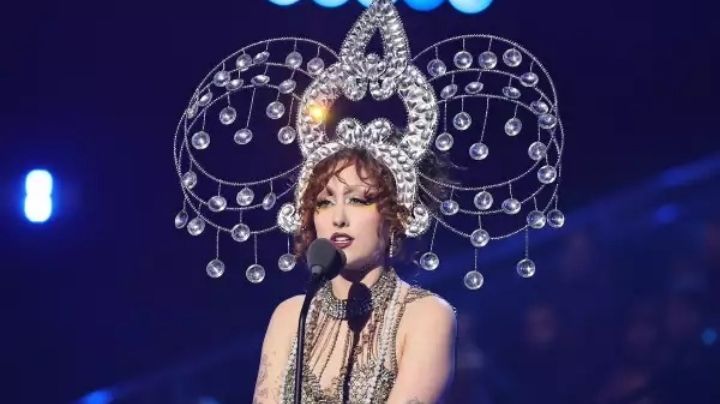 Abandona Chappell Roan su agencia por vínculos con Epstein