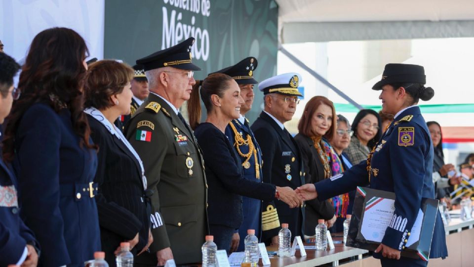 Reconoce Sheinbaum a la Fuerza Aérea Mexicana