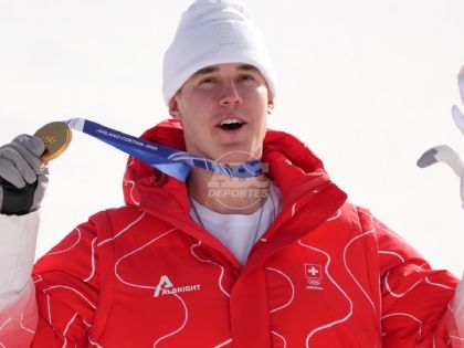 Franjo von Allmen gana oro en supergigante de esquí alpino en Milano-Cortina 2026