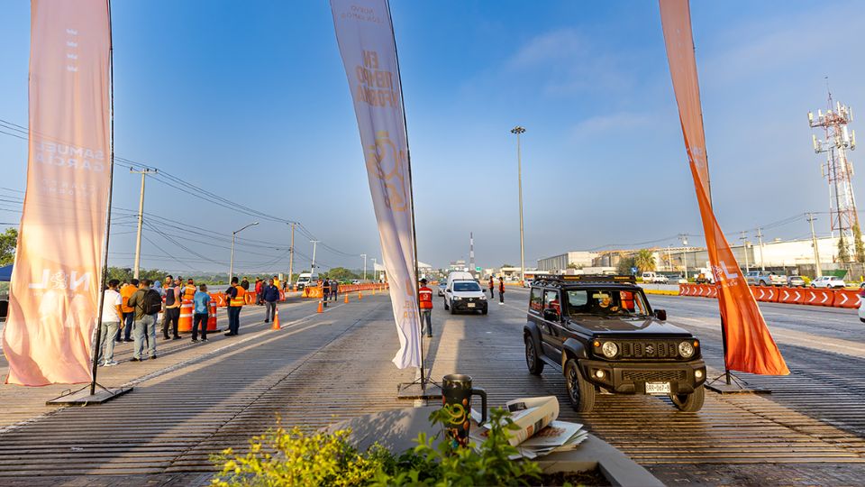 Vehículos pasan por la Caseta de Guadalupe