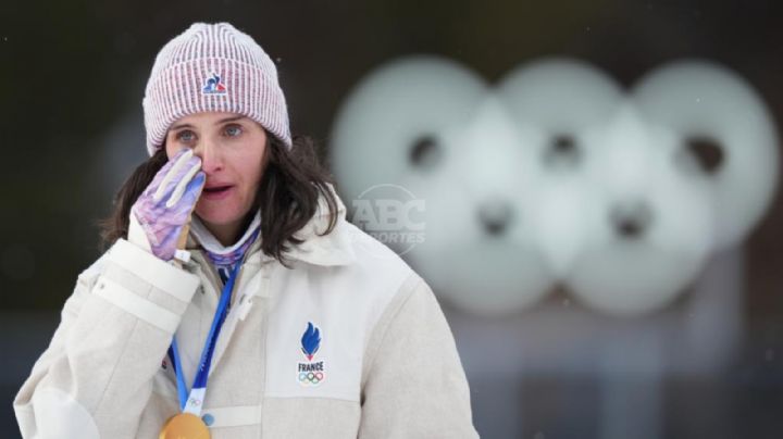 Julia Simon gana el oro olímpico en Milano-Cortina 2026 tras estafar a su selección