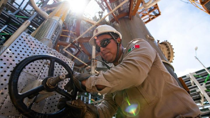 Pemex alcanza producción histórica de petrolíferos en 2025