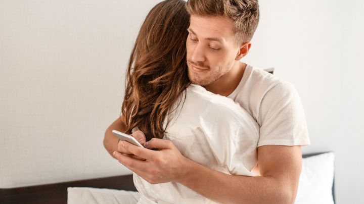 ¿Tu pareja te engaña? Estas son las señales, según la IA