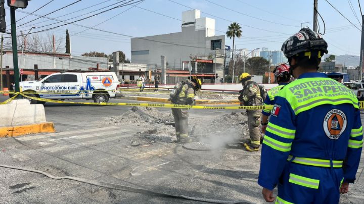 Incendio de cableado causa cierre en avenida Vasconcelos, en San Pedro