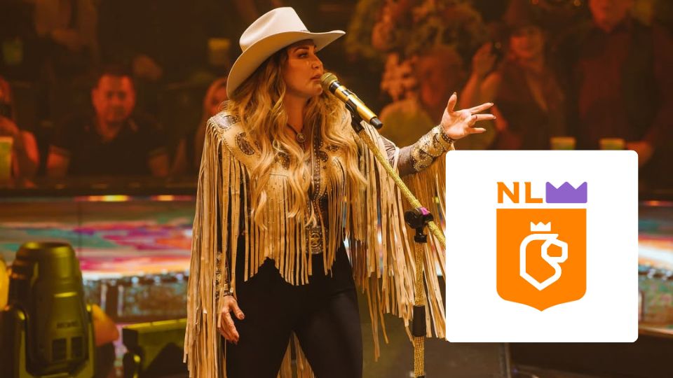 La cantante regiomontana se reunió con personal de la dependencia estatal.