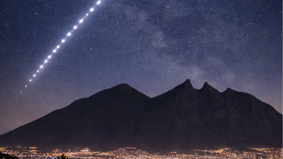 Satélites Starlink sobre el cielo de Monterrey