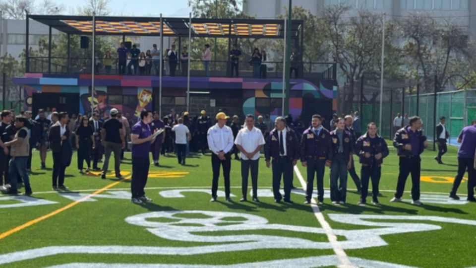 Autoridades en inauguración de Multideportivo.