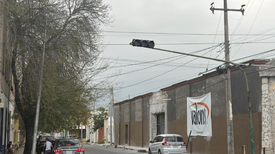 Apagón afectó a varios semáforos de la zona centro de Monterrey.