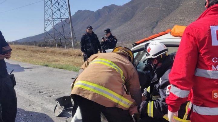 Choque entre carro y camión de carga deja un muerto y un lesionado en Santa Catarina