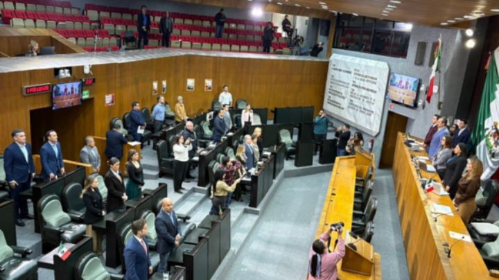 Diputados de NL rinden un minuto de silencio por elementos muertos en Jalisco