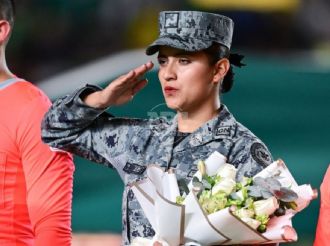 Resguarda Ejército y Guardia Nacional el México vs. Islandia; honran a soldados caídos
