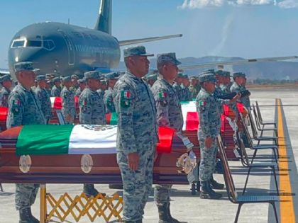 Despiden con honores a soldados fallecidos en operativo en Jalisco