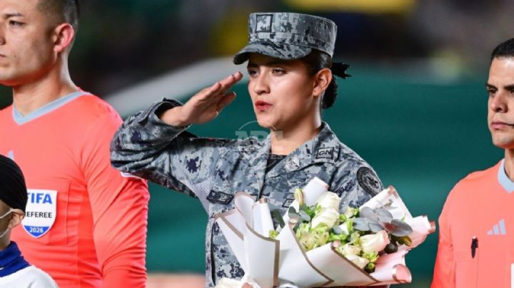 Resguarda Ejército y Guardia Nacional el México vs. Islandia; honran a soldados caídos