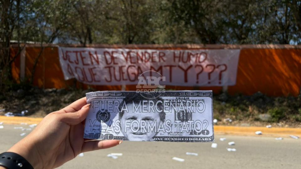 La protesta cerró con billetes impresos.