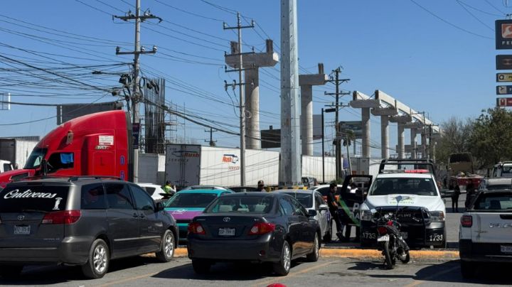Choque múltiple colapsa avenida Miguel Alemán este jueves