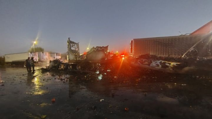 Arde tráiler en estacionamiento de empresa en Escobedo