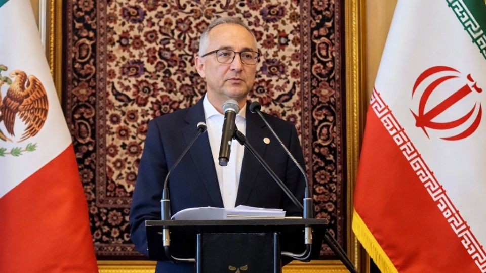 'Jamanei vive y planea venganza', asegura embajador iraní en México