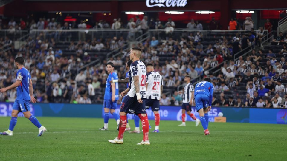 ¿’Dome’ ya se va? Rayados cae ante Cruz Azul y afición exige salida de Torrent