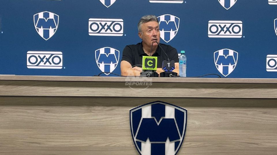 Asegura Torrent que no se preocupa por su continuidad en Rayados tras perder con Cruz Azul.