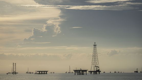 Alista EU licencias para extraer petróleo venezolano