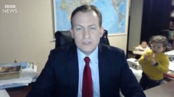 Así luce en 2026 la familia del profesor de la BBC que se hizo viral