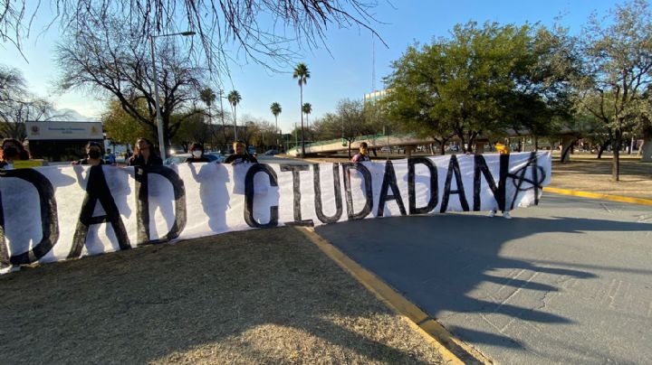 Bloquean inmediaciones de CU contra alza en tarifa de transporte público