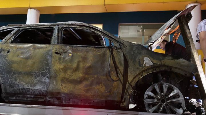 Incendio en San Nicolás consume cuatro vehículos