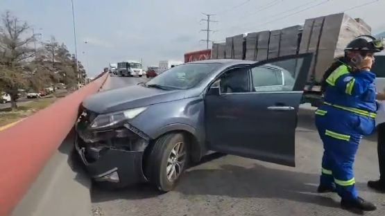 Colapsa vialidad en blvd. Díaz Ordaz en San Pedro por choque múltiple