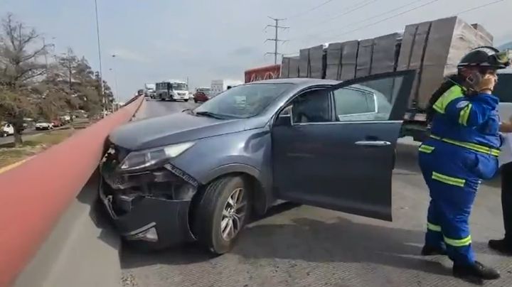 Colapsa vialidad en blvd. Díaz Ordaz en San Pedro por choque múltiple