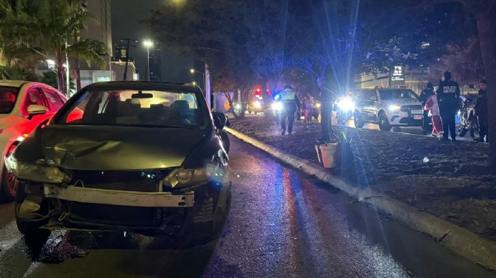 Accidente múltiple colapsa avenida Lázaro Cárdenas, en San Pedro