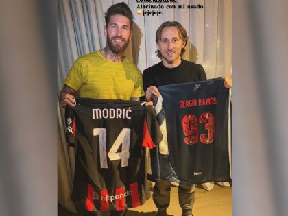 Sergio Ramos y Luka Modric intercambian camisetas de Rayados y de AC Milán