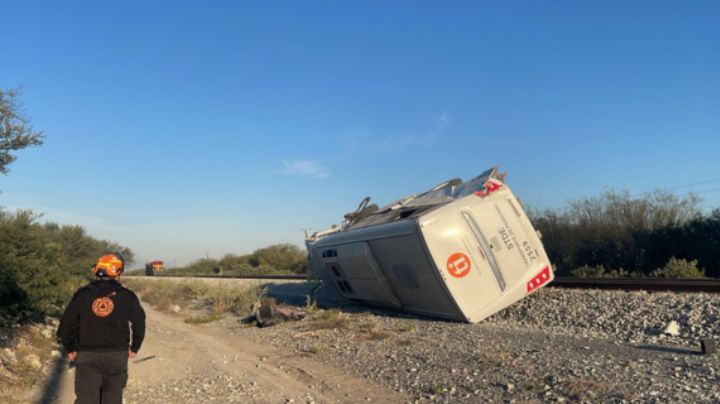 Tragedia en Pesquería: Choque entre camión de personal y tren deja dos muertos