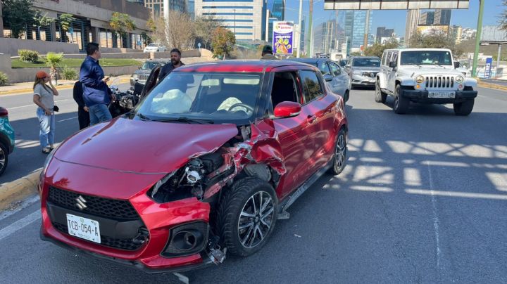 Caótico lunes: accidentes dejan 3 lesionados y colapsan vialidades en Monterrey