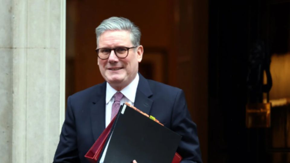 El primer ministro de Reino Unido, Keir Starmer, tiene una percepción pública más negativa que la de su predecesor Rishi Sunak.