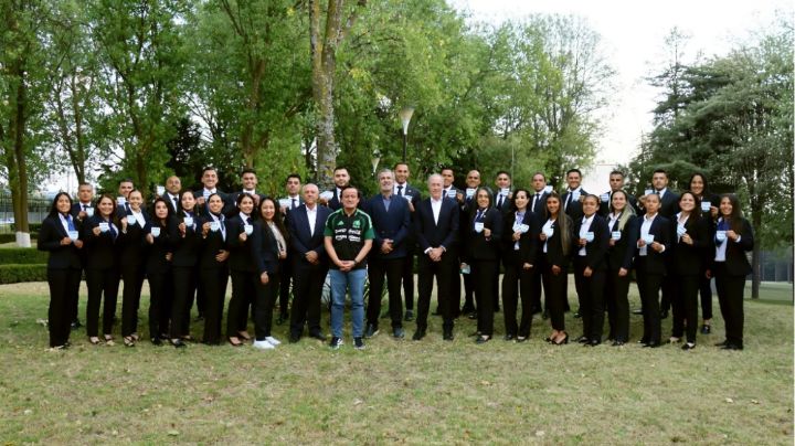 Árbitros mexicanos reciben gafetes FIFA en concentración de Toluca